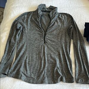 Women’s new balance pullover size M